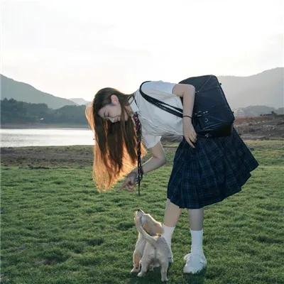 让她走